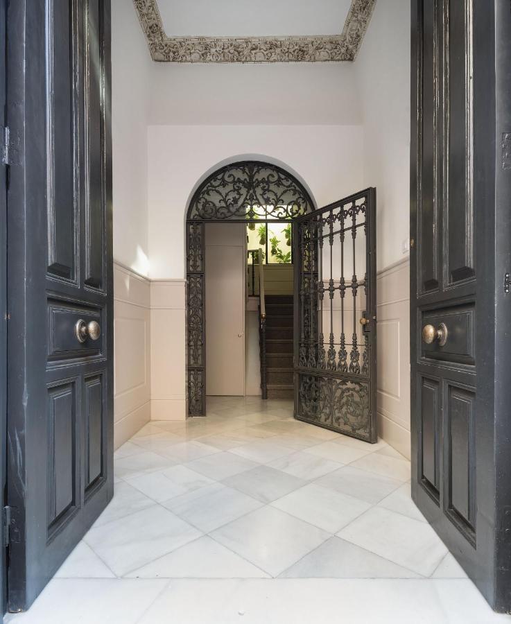 Puerta Catedral Holiday Suites Séville Extérieur photo