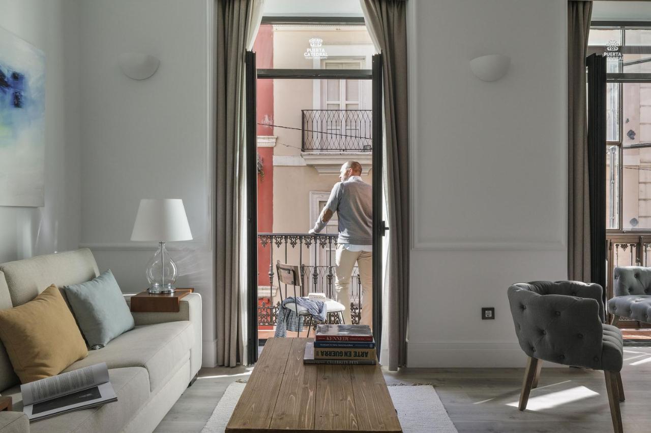 Puerta Catedral Holiday Suites Séville Extérieur photo