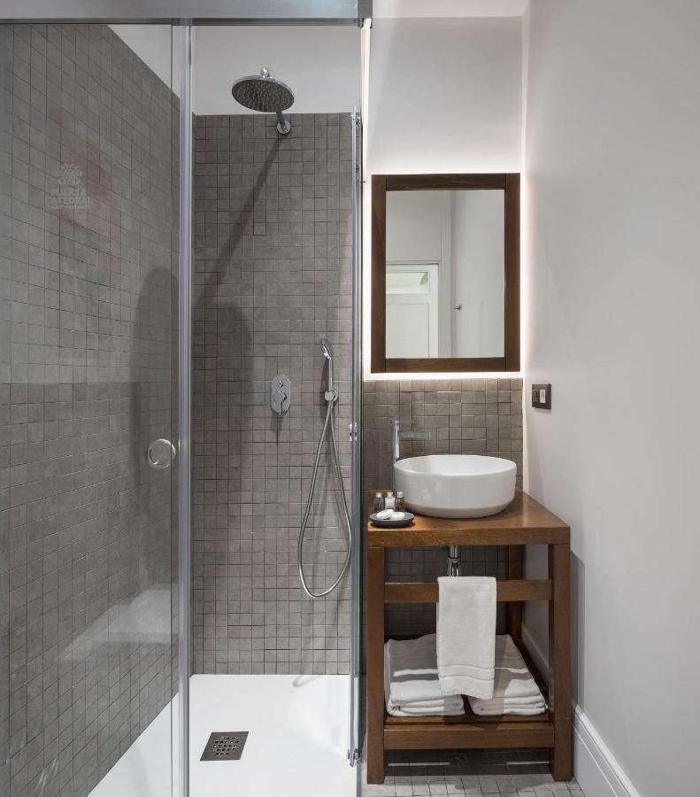 Puerta Catedral Holiday Suites Séville Extérieur photo